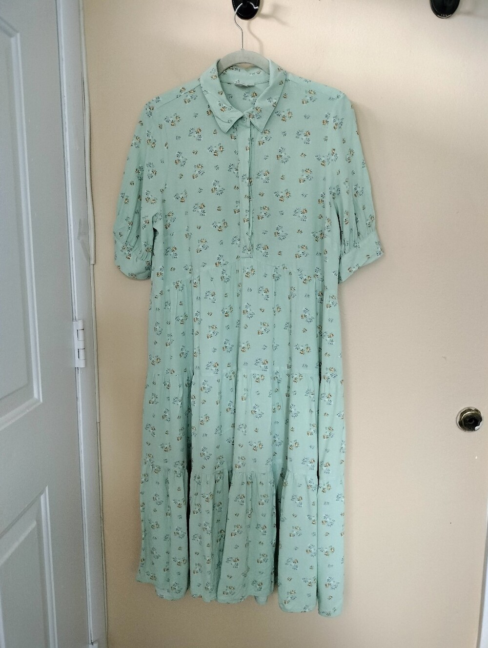 a.n.a Mint Green Ditsy Floral Tiered Flowy Dress L Pockets Modest Relaxed
